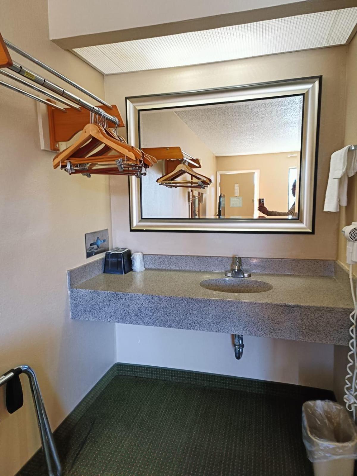 Executive Inn By Oyo Kilgore North מראה חיצוני תמונה