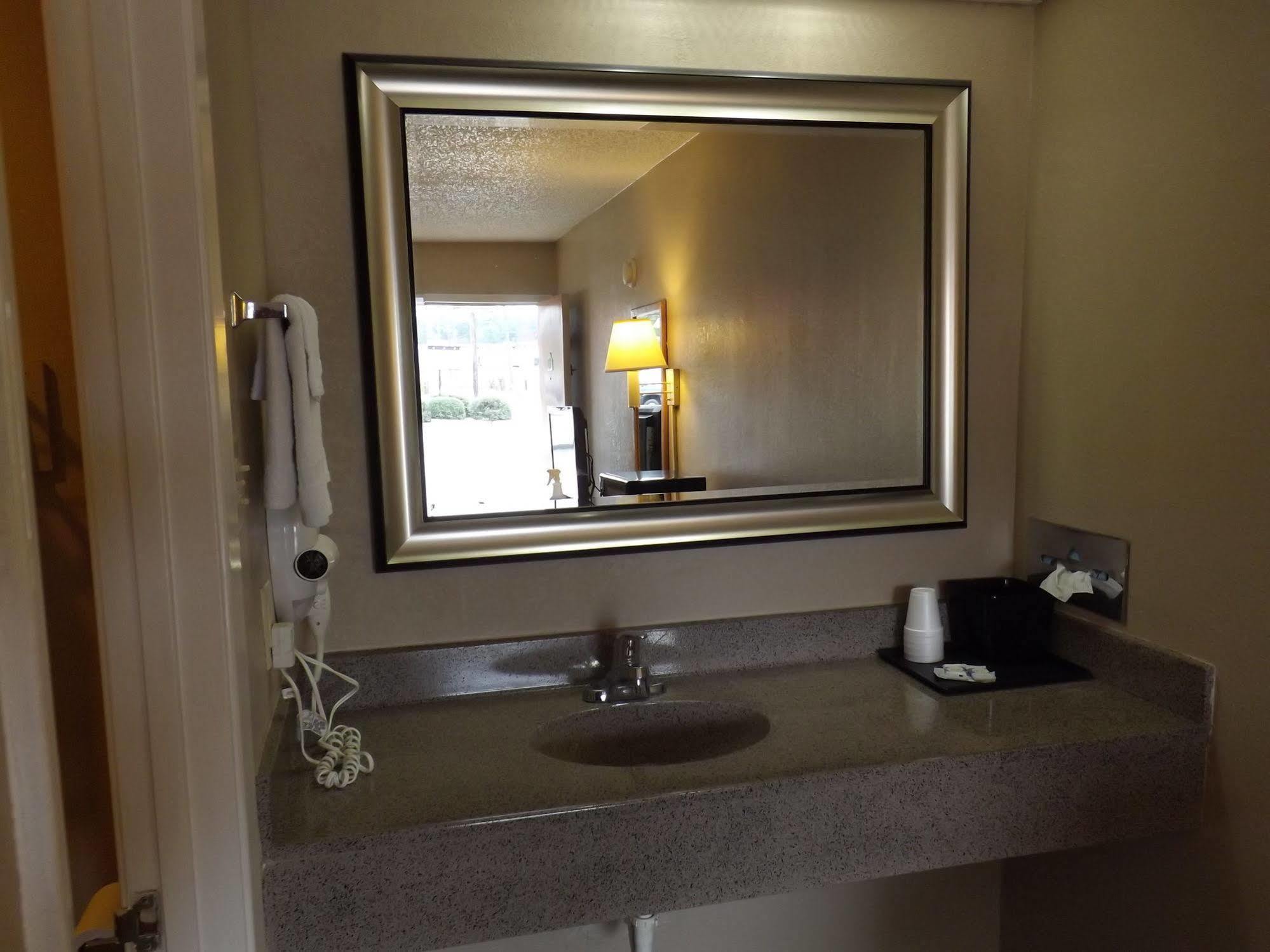 Executive Inn By Oyo Kilgore North מראה חיצוני תמונה